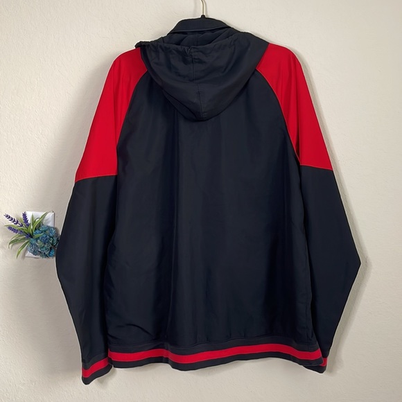 Under Armour Jacket. Size: Large - Picture 2 of 8